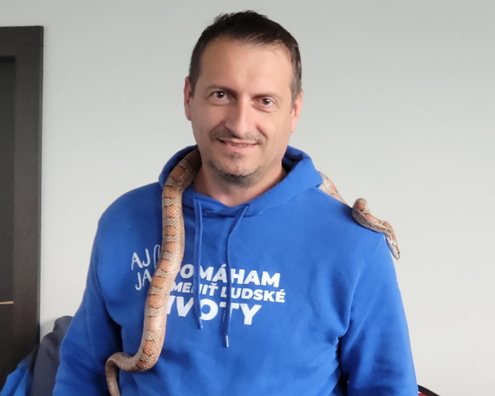Pomaham-ludom-menit.zivoty